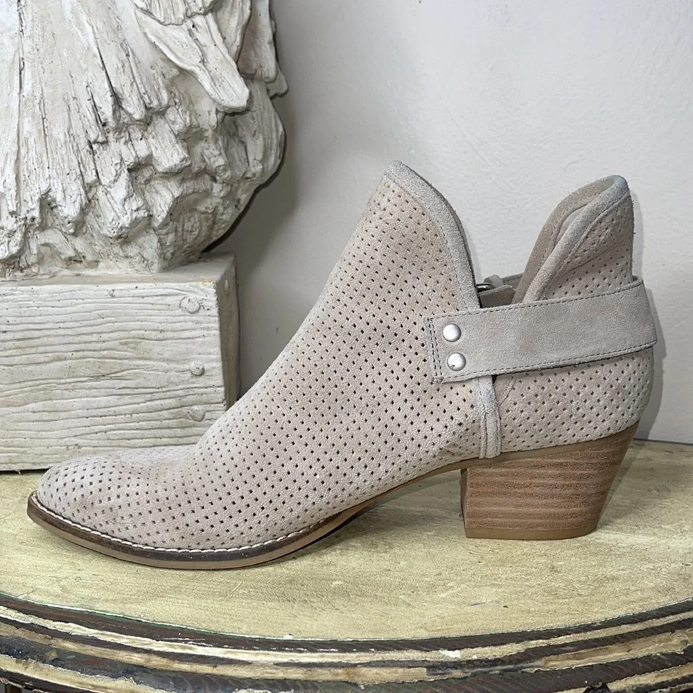 Dolce Vita Simon Perforated Suede Taupe Ankle Boots Womens Size 7 1/2